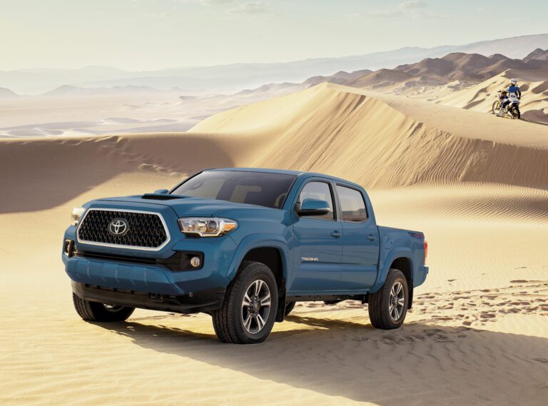2023 Toyota Tacoma SR5 vs. TRD Sport: Which is the Better Pick?