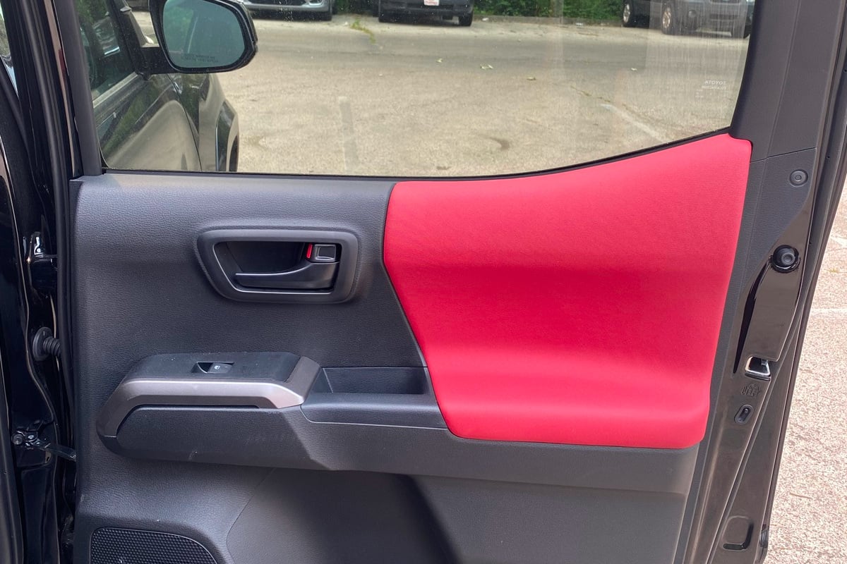Rear passenger door in red