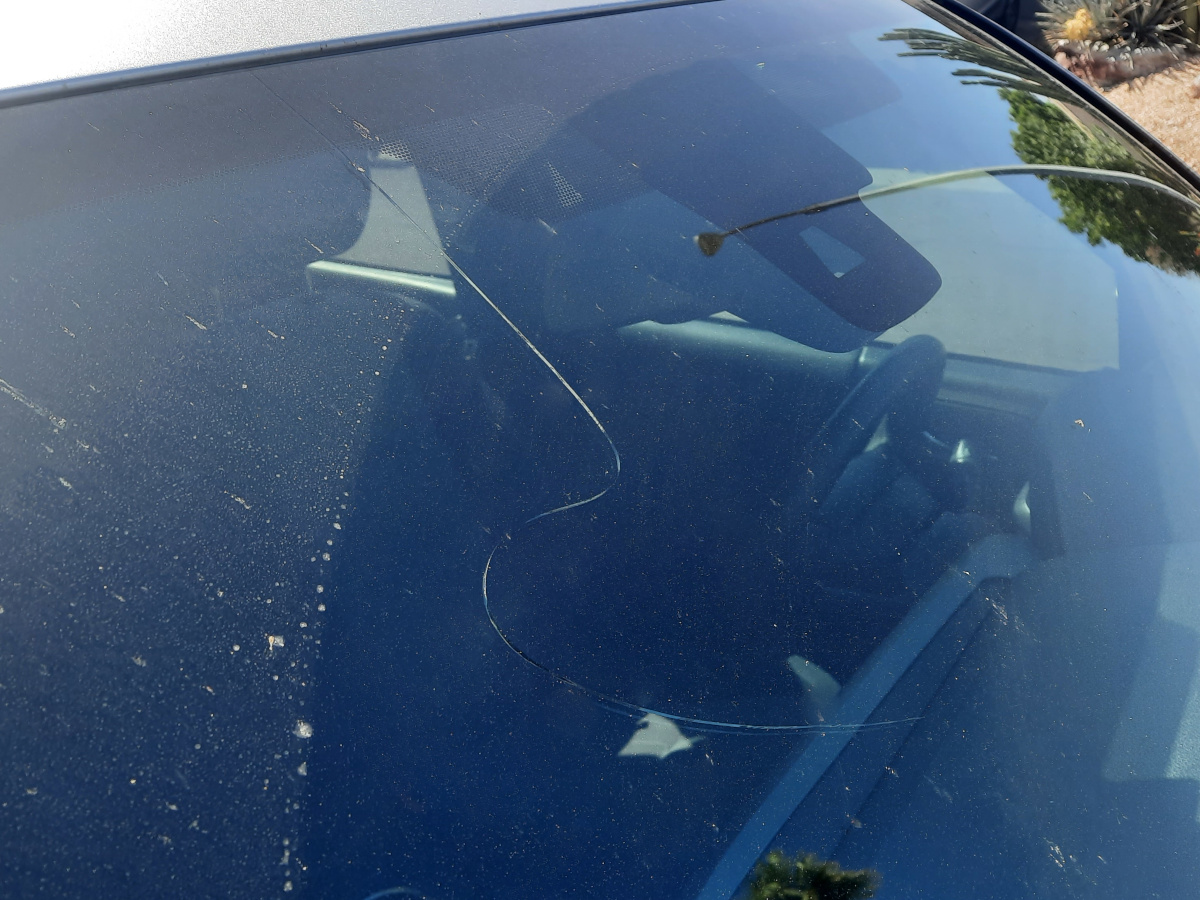 cracked tacoma windshield