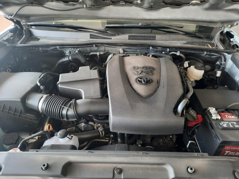 V6 Toyota Tacoma Engine Oil Type (What You Should Use)